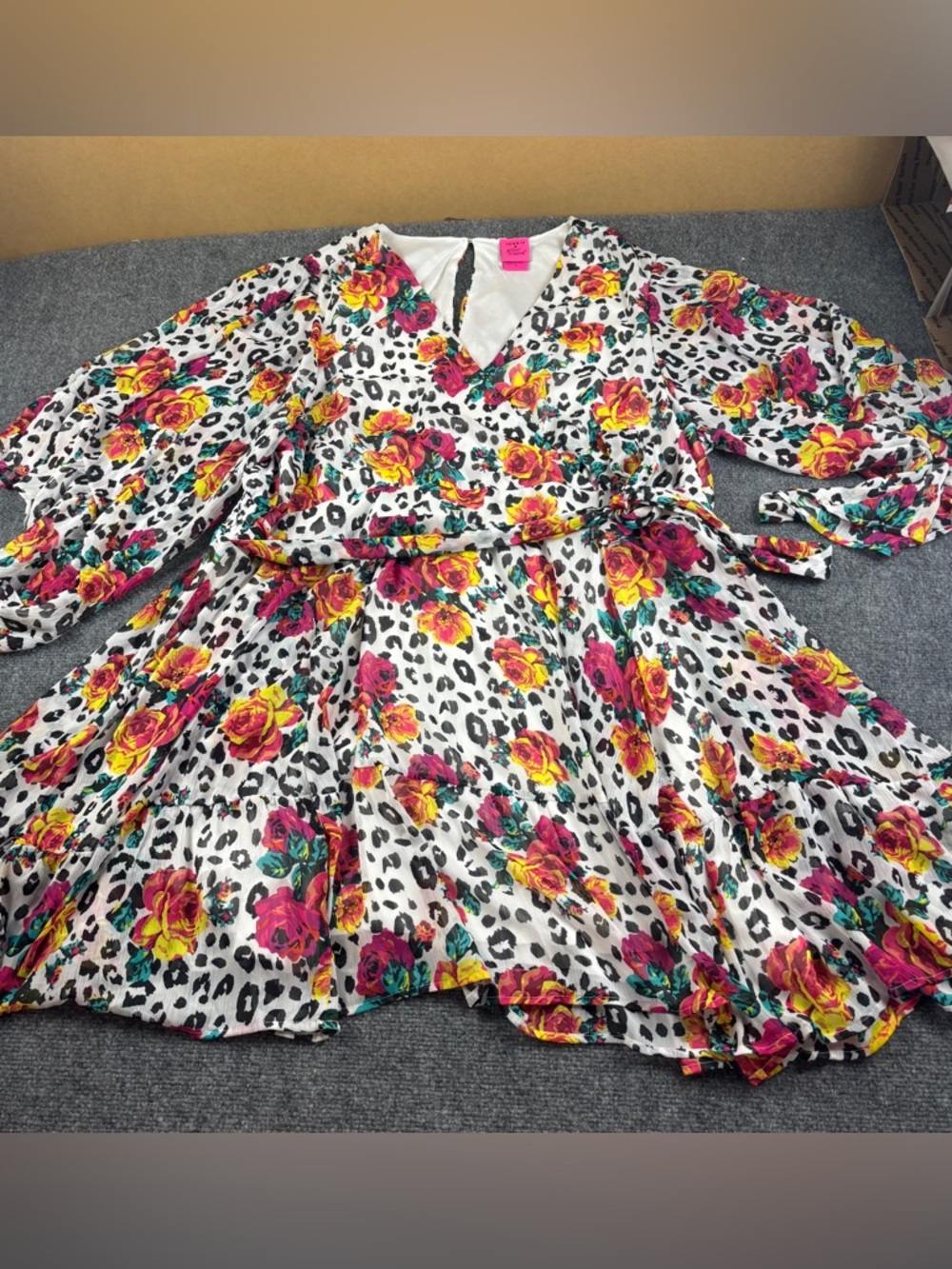 TORRID x Betsey Johnson Women’s White Leopard Floral Chiffon Dress size:: 5 - Picture 2 of 11
